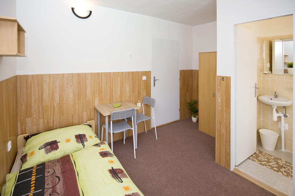 Penzion Ostrava-Levne Ubytovani Exterior foto